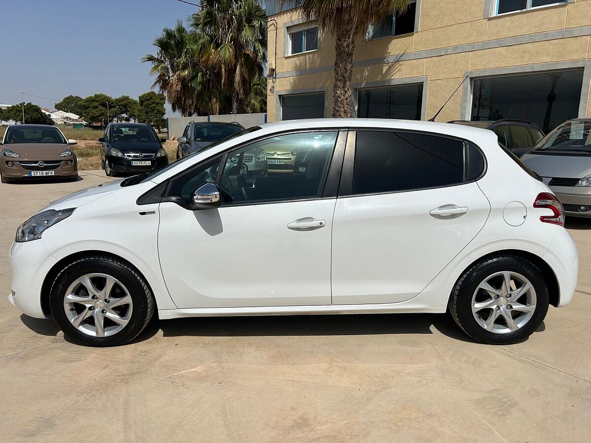 PEUGEOT 208 STYLE 1.2 VTI SPANISH LHD IN SPAIN 91000 MILES SUPERB 1 OWNER 2014